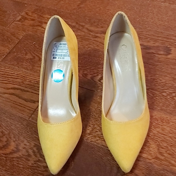 Shoes - Brand new heels size 10